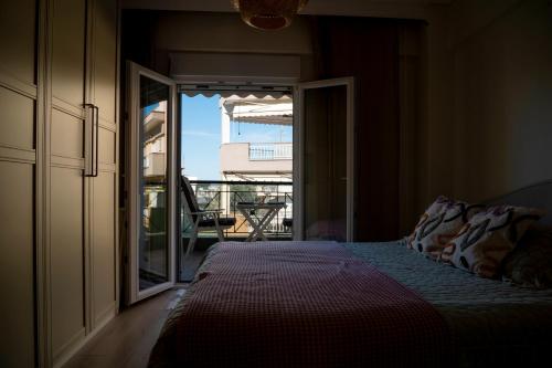 Postel nebo postele na pokoji v ubytování Sirmar Seaview Apartment