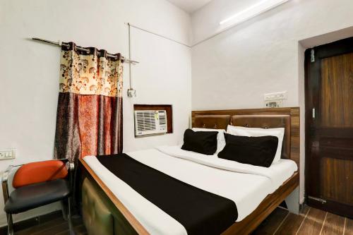 Cama o camas de una habitación en OYO Flagship Hotel M Palace