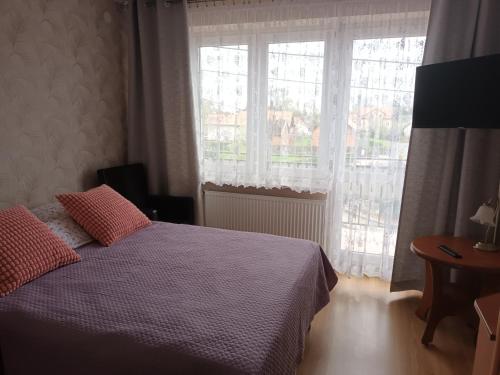 Ένα ή περισσότερα κρεβάτια σε δωμάτιο στο Apartamenty i pokoje u Kryni