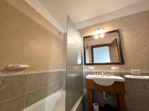 Et badeværelse på Depto Valeria del Mar 3 Ambientes