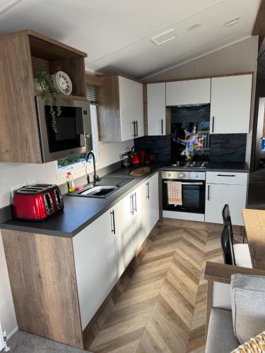 Dapur atau dapur kecil di Sea La Vie Lodge