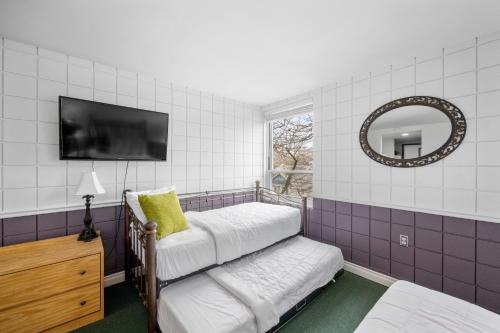 a room with two beds and a mirror at The Fountain Inn in Lakeside