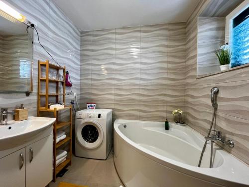 Ένα μπάνιο στο Villa Luka Apartman Pavo