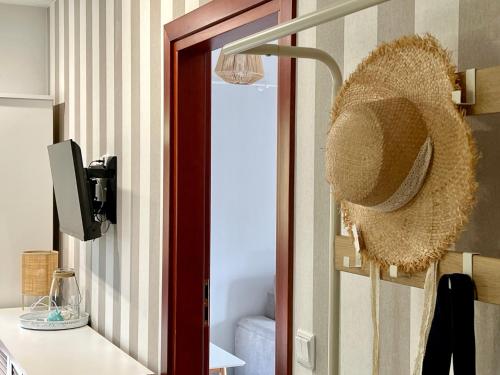 a kitchen with a hat hanging on a door at Polskie Morze Apartamenty & Pokoje in Pobierowo