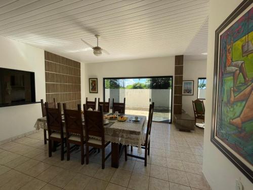 a dining room with a table and chairs at Casa à Beira-mar de Peroba in Peroba