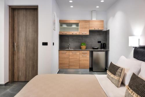 Una cocina o cocineta en Potamida Suites