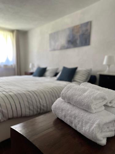 a bedroom with two beds and towels on a table at Ca d’Censo in Marsaglia