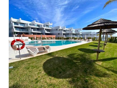 Sunny & New - 3BD 2BT with views