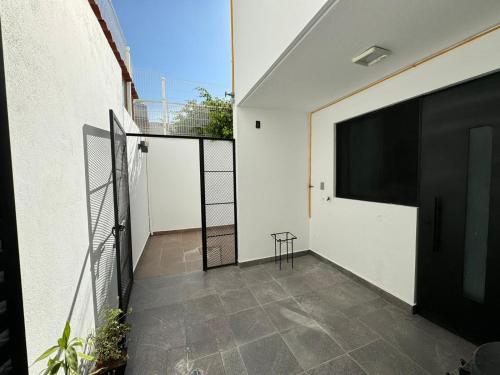 A television and/or entertainment centre at Casa 112 Residencial Framboyanes