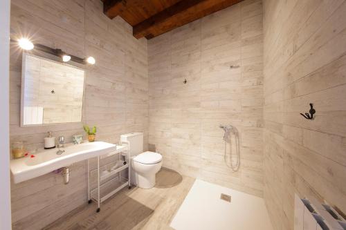 Kylpyhuone majoituspaikassa Ondarbaso Apartamentos Rurales I