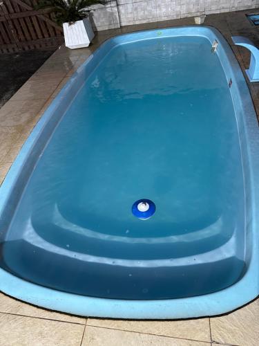a large blue bath tub sitting on the ground at Aconchego da Vila in Mangaratiba