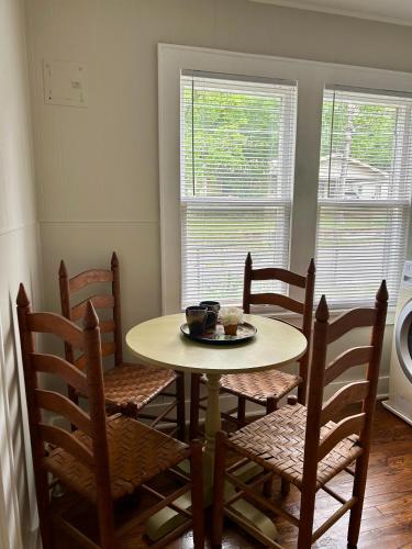 a dining room with a table and chairs and a table and chairsktop at Cozy Corner In The City in Hot Springs