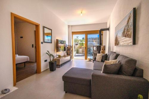 Χώρος καθιστικού στο Serenity Garden Retreat