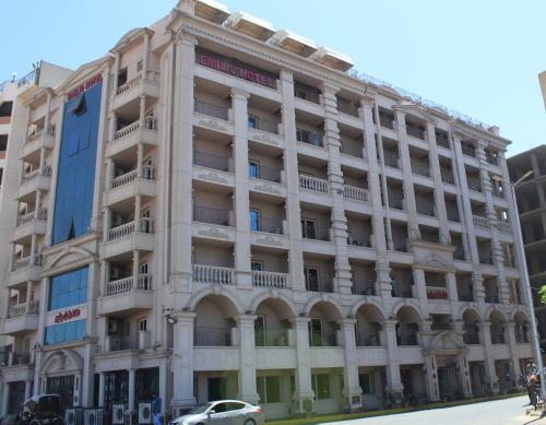 El edificio en el que está el hotel