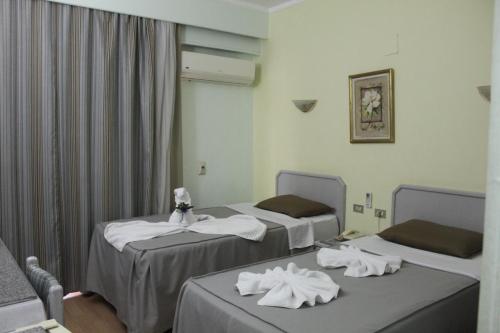 Postel nebo postele na pokoji v ubytování Emilio Hotel