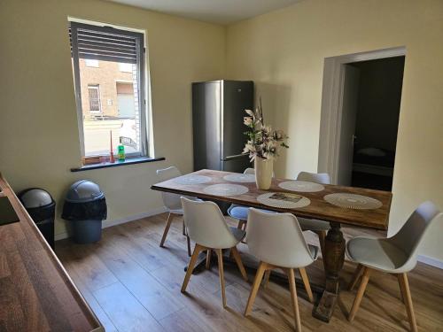 Posezení v ubytování Work and Stay IaM ,3 Schlafzimmer 6 betten 90 qm neu modernisiert