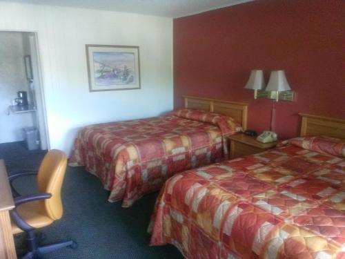 Ένα ή περισσότερα κρεβάτια σε δωμάτιο στο Heritage House Motel