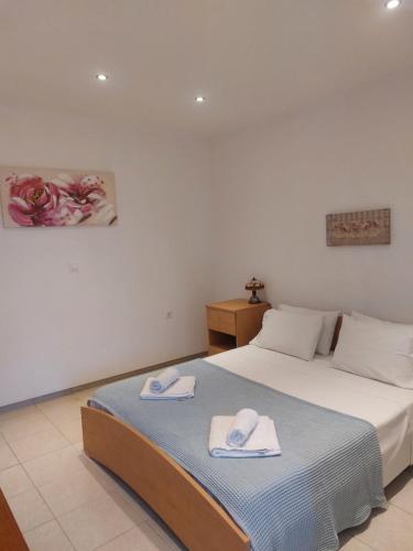 A bed or beds in a room at Foivos Seaside Apartments