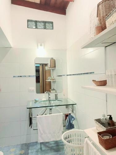 a bathroom with a sink and a mirror at Lunas de Spilimbergo in Córdoba