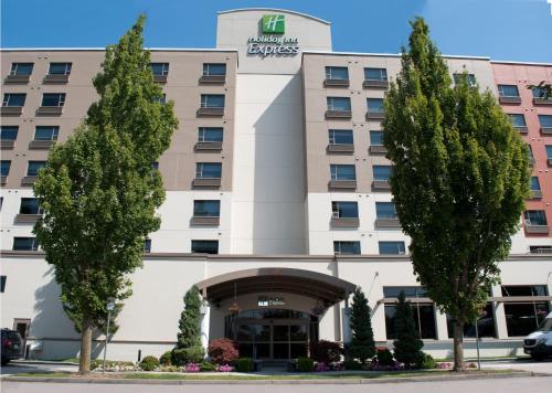 a rendering of the front of the hotel at Holiday Inn Express Vancouver Airport-Richmond by IHG in Richmond