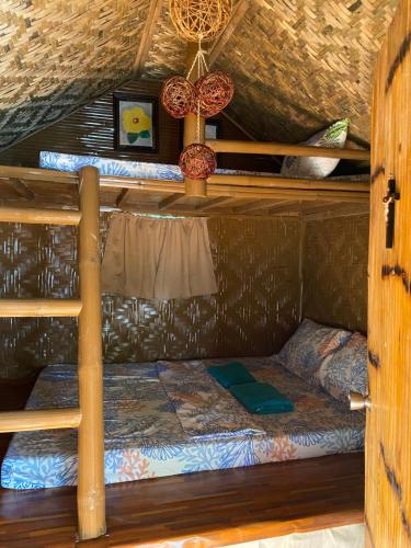 a bunk bed in a room in a cabin at Eco Park - Albur Rental Properties in Alburquerque