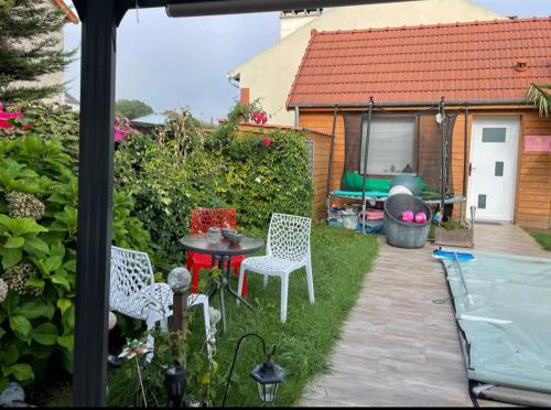 Petit paradis accueillant piscine proche CNFDI Chambre privée