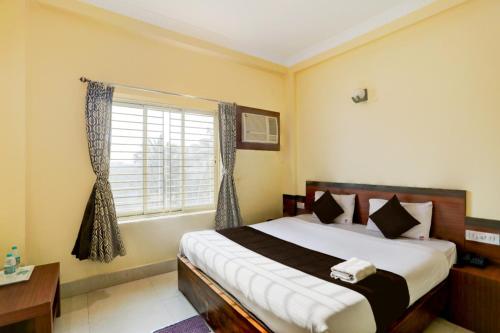 Llit o llits en una habitació de Hotel Annapurna Resort Near Sea Beach Puri - Excellent Customer Choice- Best Seller