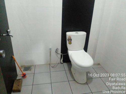 a bathroom with a white toilet in a stall at Nora Holiday Home in Diyatalawa