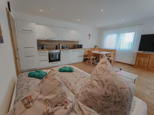a living room with a bed and a kitchen at Ferienwohnung Landliebe in Ravensburg