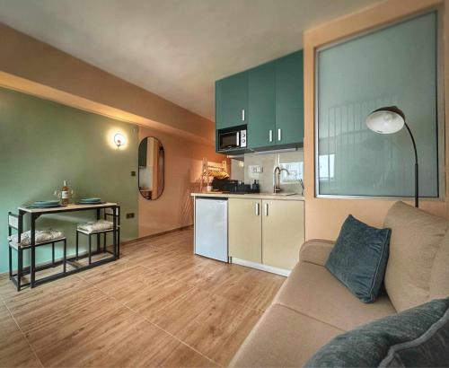 Suite 300 Steps Ladadika