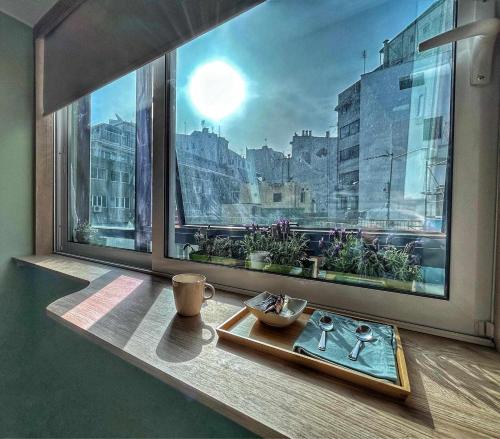 Suite 300 Steps Ladadika