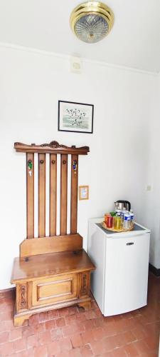 a room with a wooden stand next to a counter at Chambres d'hôtes du domaine de l'Isle in Civray-de-Touraine