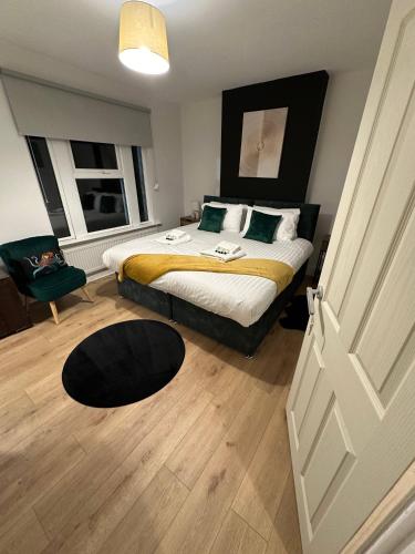 a bedroom with a bed with a black and yellow bedspread at 3 Bed Chill Glouc Free Parking in Gloucester