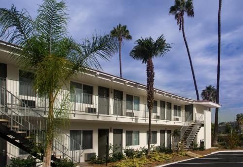 a building with palm trees in front of it at Hotel Iris - Mission Valley-San Diego Zoo-SeaWorld in San Diego