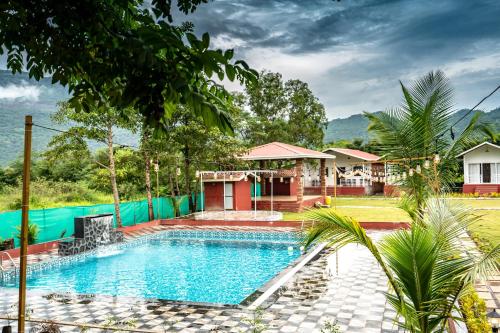 Bazén v ubytování Red Stones Resorts,Karjat nebo v jeho okolí