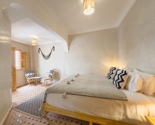 a bedroom with a large bed in a room at Riad - La Perle d'Orane - Marrakech- Medina-Rooftop in Marrakesh