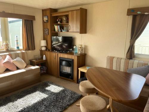 ハンスタントンにあるSuper 3 Bedroom Pet friendly Caravan with Deckingのギャラリーの写真