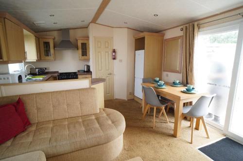 Η κουζίνα ή μικρή κουζίνα στο 3 Bedroom family van linen inc Pets go free