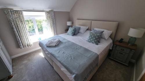 Postel nebo postele na pokoji v ubytování Wheelwright's Cottage