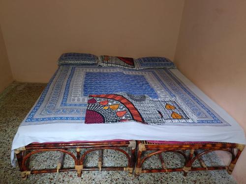 Posteľ alebo postele v izbe v ubytovaní Rudra home stay