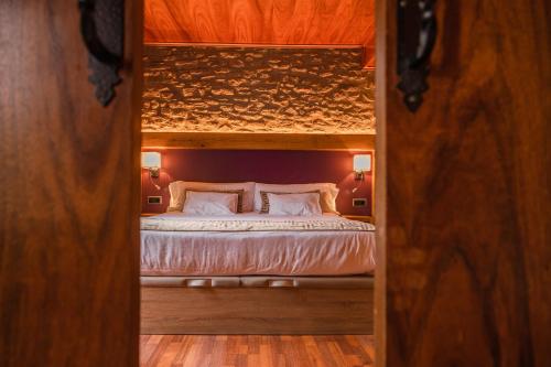 a bedroom with a bunk bed in a room at Hotel Hostal Estrella in Rupit