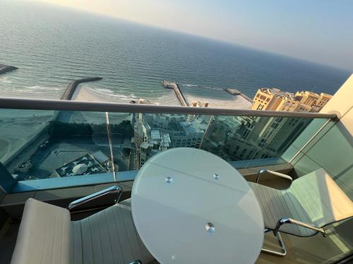 a toilet sitting on top of a balcony next to the ocean at Ft 22 R1 Luxury Room attach bath Seaview Beach access Ajman غرفة فاخرة مع إطلالة على البحر وإمكانية الوصول إلى الشاطئ in Ajman 