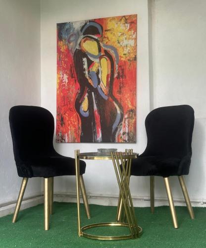 Фотография из галереи APOLO- Modern 1-Bedroom apartment in Heart of Zamalek visits allowed в Каире