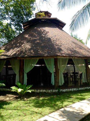 a gazebo with a thatched roof at Samara Beach Hotel in Sámara