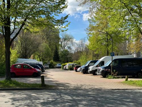 a bunch of cars parked in a parking lot at Gemütlicher Bungalow nähe Volksparkstadion in Hamburg