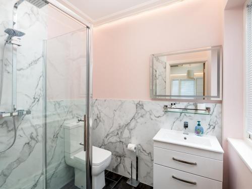 a bathroom with a shower and a toilet and a sink at Lux Light Spacious- Chilterns Pass the Keys in Amersham