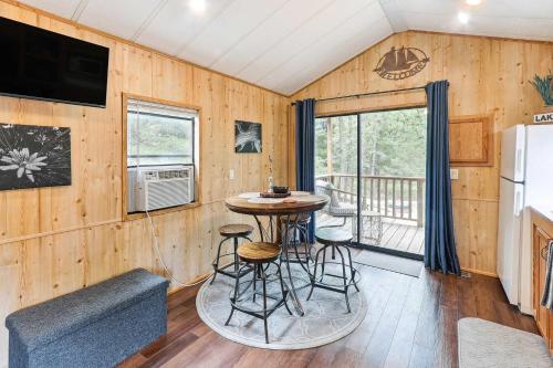 a kitchen with a table and chairs in a room at Cabin 10- Cozy Toronto Lake Cabin - Walk to the Water cabin in Toronto