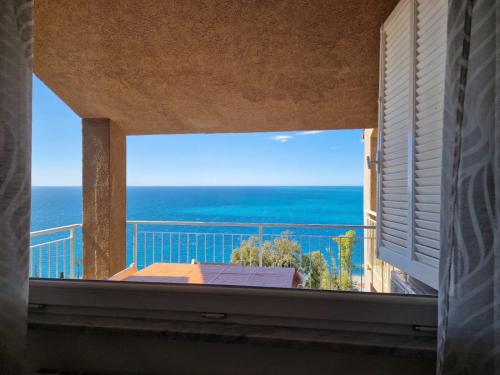 a view of the ocean from a balcony at La finestra sul golfo in Ospedaletti