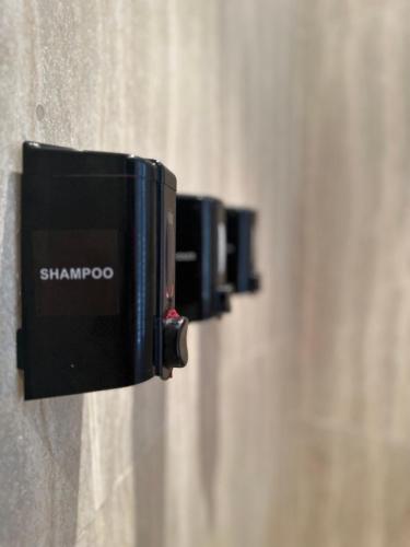 Фотография из галереи APOLO- Modern 1-Bedroom apartment in Heart of Zamalek visits allowed в Каире