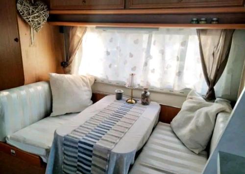 a room with a couch and a window with a keyboard at Sweet Camper in Florence